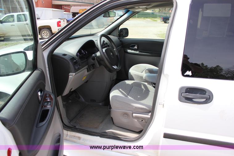 image for item J2271 2007 Chevrolet Uplander Cargo van