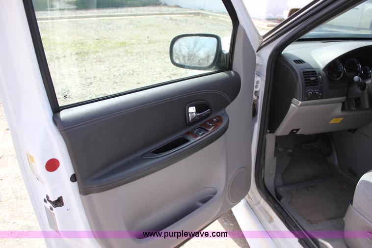 image for item J2271 2007 Chevrolet Uplander Cargo van