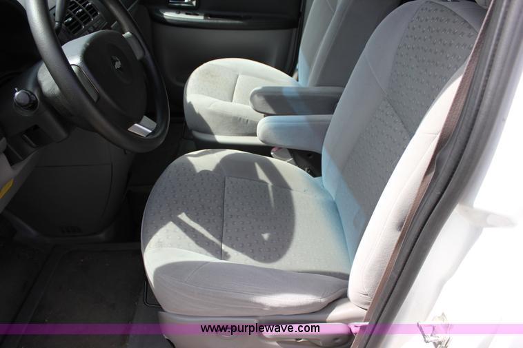 image for item J2271 2007 Chevrolet Uplander Cargo van