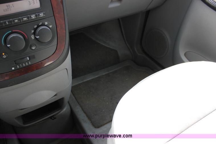 image for item J2271 2007 Chevrolet Uplander Cargo van