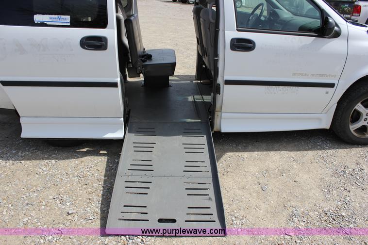 image for item J2271 2007 Chevrolet Uplander Cargo van