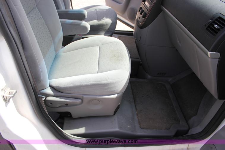 image for item J2271 2007 Chevrolet Uplander Cargo van