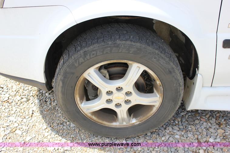 image for item J2271 2007 Chevrolet Uplander Cargo van