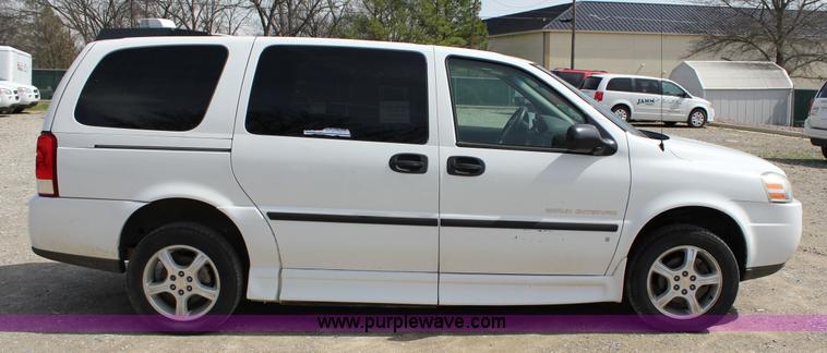 image for item J2272 2007 Chevrolet Uplander Cargo van