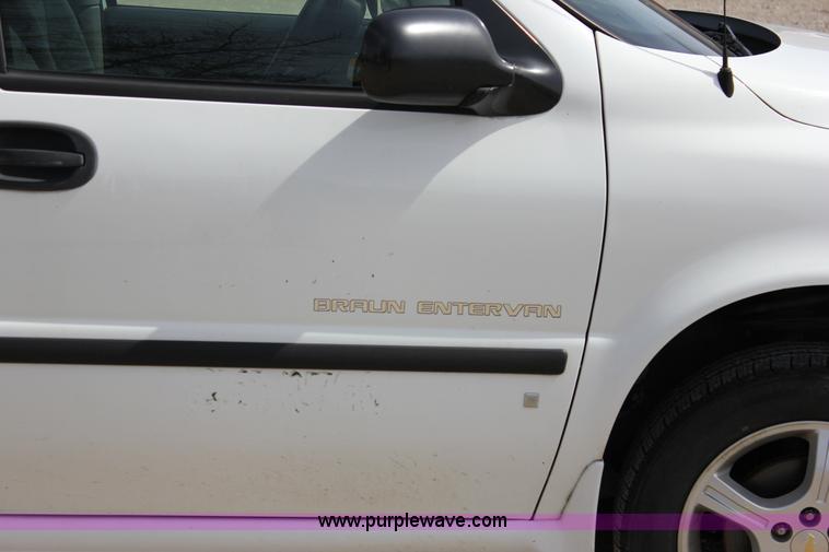 image for item J2272 2007 Chevrolet Uplander Cargo van