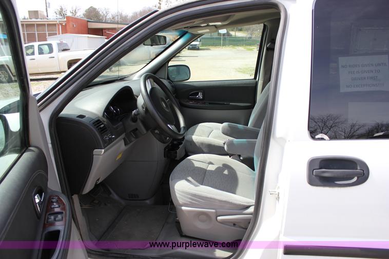 image for item J2272 2007 Chevrolet Uplander Cargo van