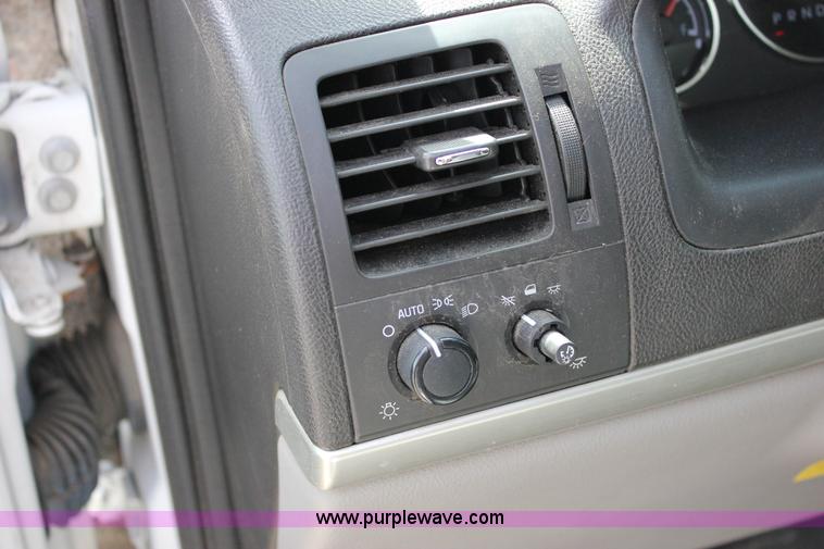 image for item J2272 2007 Chevrolet Uplander Cargo van