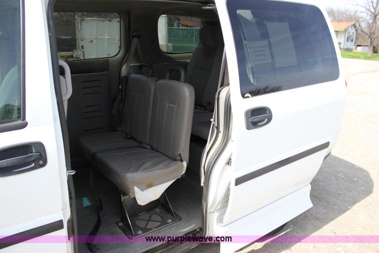 image for item J2272 2007 Chevrolet Uplander Cargo van