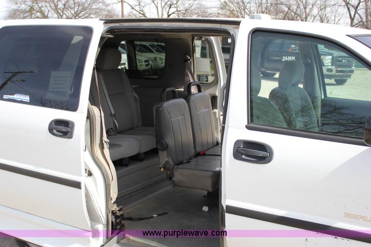 image for item J2272 2007 Chevrolet Uplander Cargo van