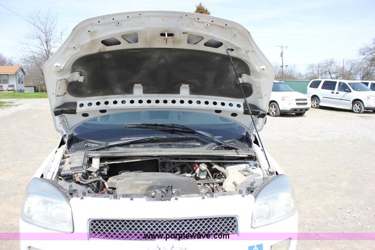 image for item J2272 2007 Chevrolet Uplander Cargo van