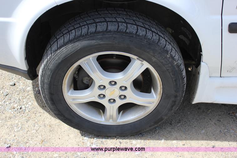 image for item J2272 2007 Chevrolet Uplander Cargo van