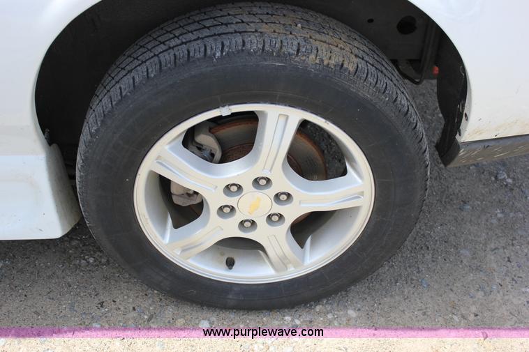 image for item J2272 2007 Chevrolet Uplander Cargo van