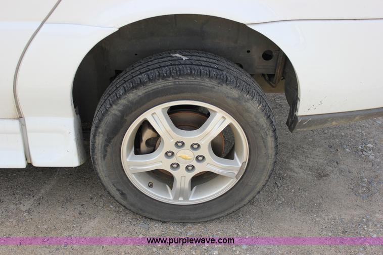 image for item J2273 2008 Chevrolet Uplander Cargo van