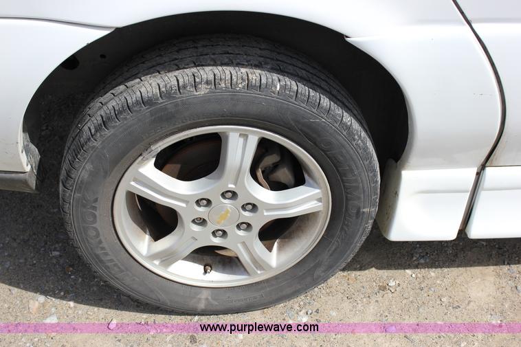 image for item J2274 2008 Chevrolet Uplander Cargo van