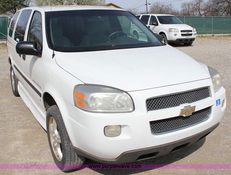 image for item J2275 2007 Chevrolet Uplander Cargo van