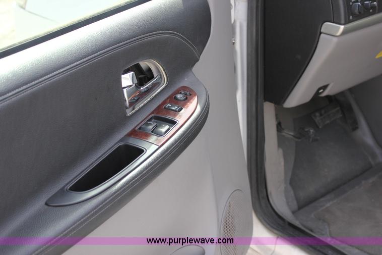 image for item J2275 2007 Chevrolet Uplander Cargo van