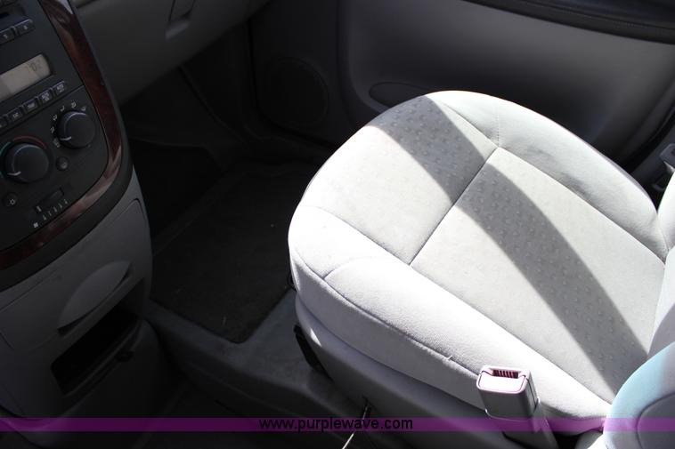 image for item J2275 2007 Chevrolet Uplander Cargo van