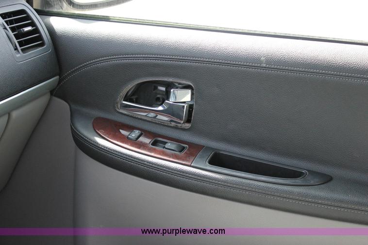 image for item J2275 2007 Chevrolet Uplander Cargo van