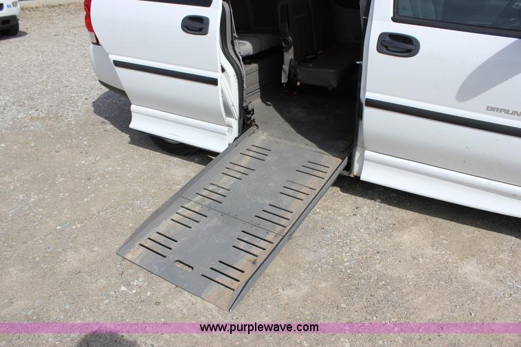 image for item J2275 2007 Chevrolet Uplander Cargo van