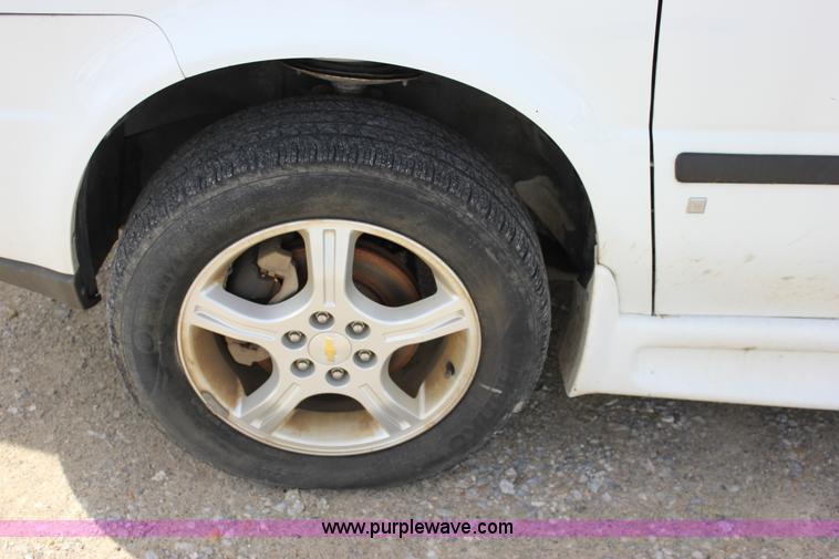 image for item J2275 2007 Chevrolet Uplander Cargo van