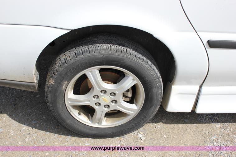 image for item J2275 2007 Chevrolet Uplander Cargo van