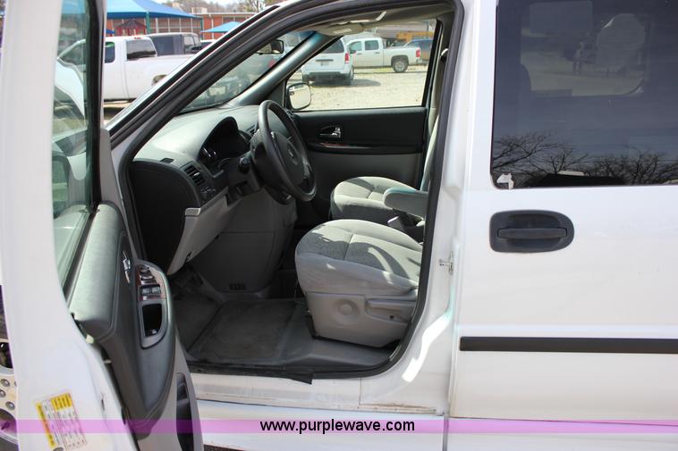 image for item J2276 2007 Chevrolet Uplander Cargo van