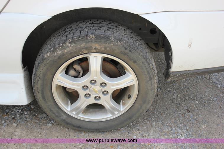 image for item J2276 2007 Chevrolet Uplander Cargo van