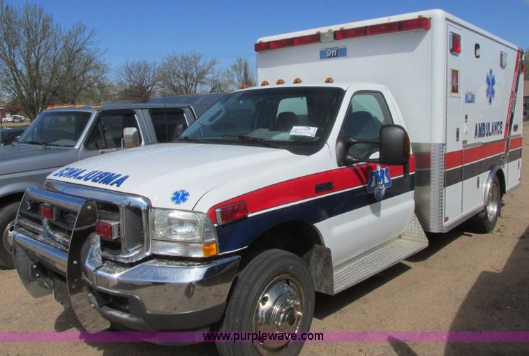 image for item J6690 2003 Ford F450 Super Duty ambulance