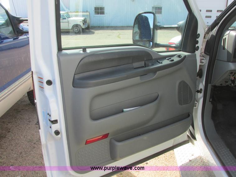 image for item J6690 2003 Ford F450 Super Duty ambulance