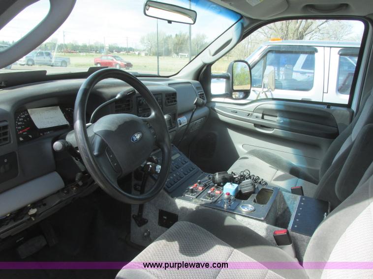 image for item J6690 2003 Ford F450 Super Duty ambulance