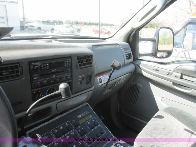 image for item J6690 2003 Ford F450 Super Duty ambulance