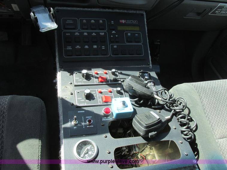 image for item J6690 2003 Ford F450 Super Duty ambulance