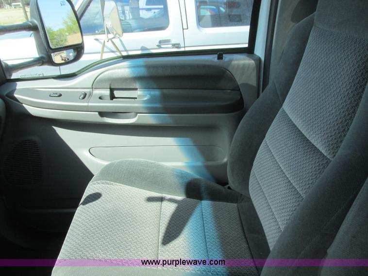 image for item J6690 2003 Ford F450 Super Duty ambulance