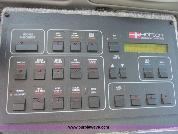 image for item J6690 2003 Ford F450 Super Duty ambulance