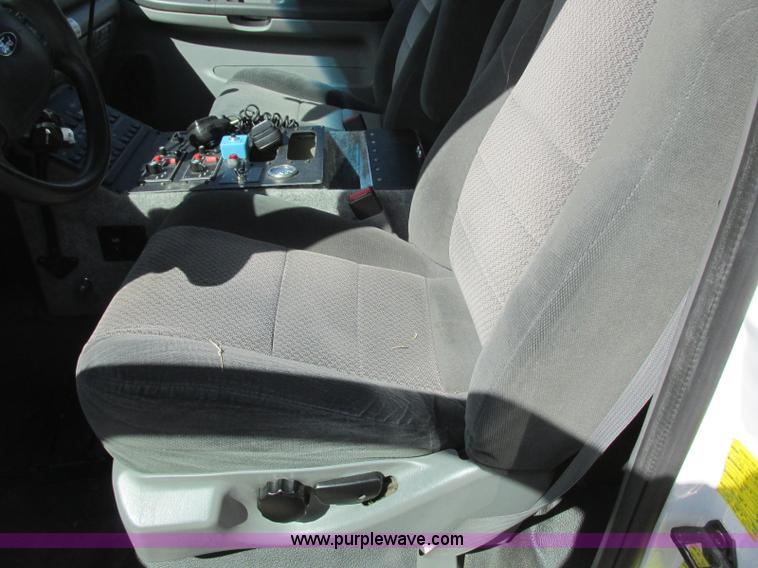 image for item J6690 2003 Ford F450 Super Duty ambulance