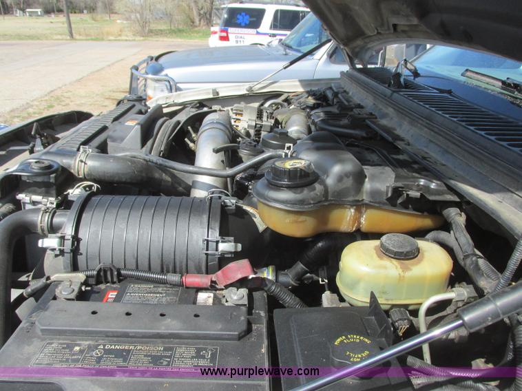 image for item J6690 2003 Ford F450 Super Duty ambulance