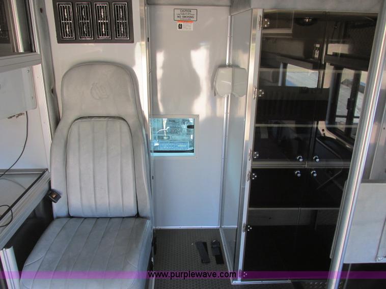 image for item J6690 2003 Ford F450 Super Duty ambulance