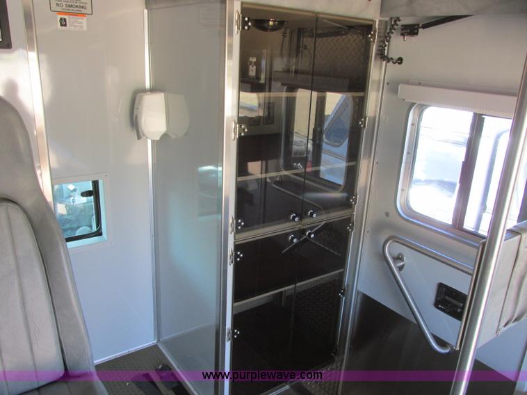 image for item J6690 2003 Ford F450 Super Duty ambulance