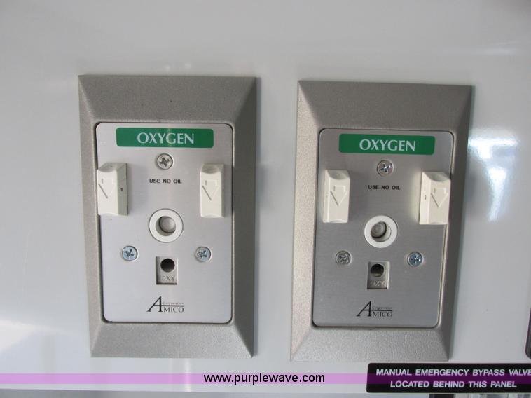 image for item J6690 2003 Ford F450 Super Duty ambulance