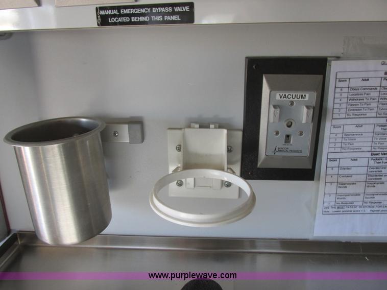 image for item J6690 2003 Ford F450 Super Duty ambulance