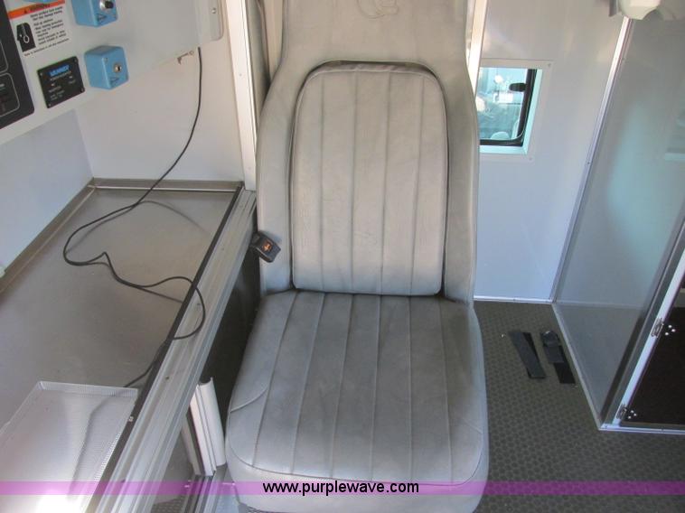 image for item J6690 2003 Ford F450 Super Duty ambulance