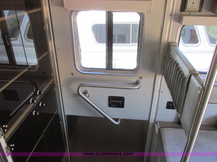 image for item J6690 2003 Ford F450 Super Duty ambulance