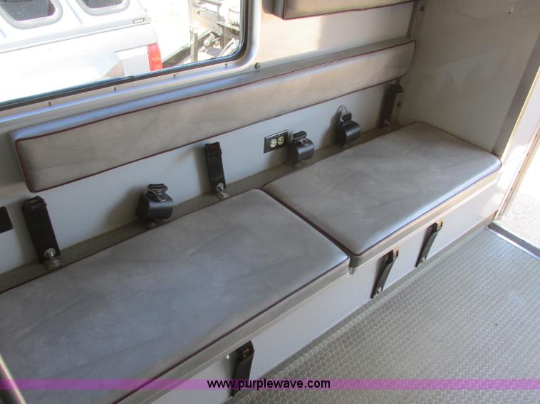 image for item J6690 2003 Ford F450 Super Duty ambulance
