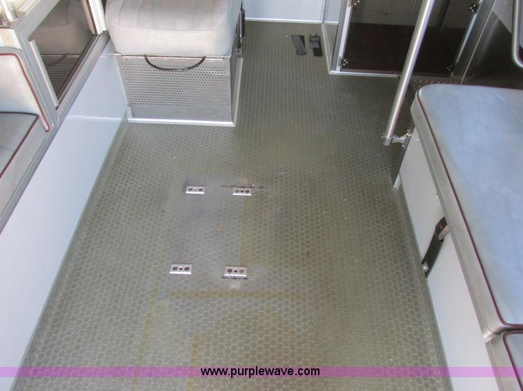 image for item J6690 2003 Ford F450 Super Duty ambulance