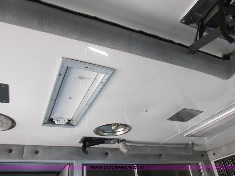 image for item J6690 2003 Ford F450 Super Duty ambulance