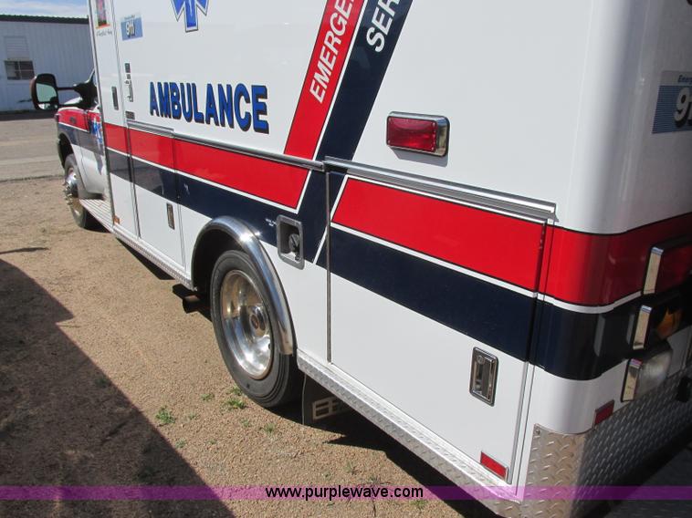 image for item J6690 2003 Ford F450 Super Duty ambulance