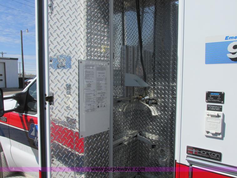 image for item J6690 2003 Ford F450 Super Duty ambulance