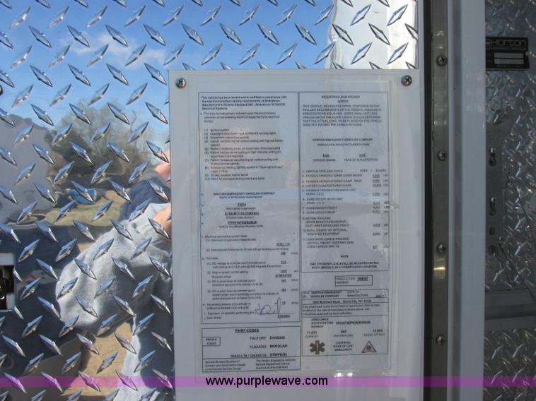 image for item J6690 2003 Ford F450 Super Duty ambulance