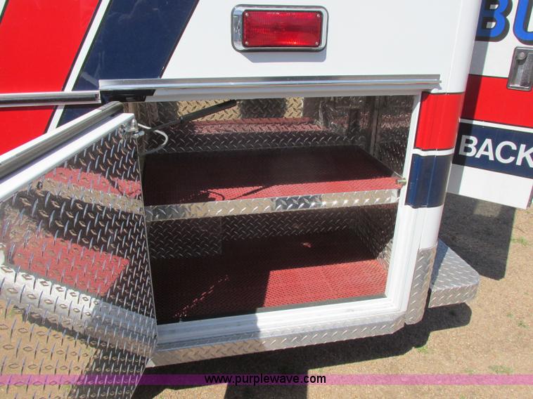 image for item J6690 2003 Ford F450 Super Duty ambulance