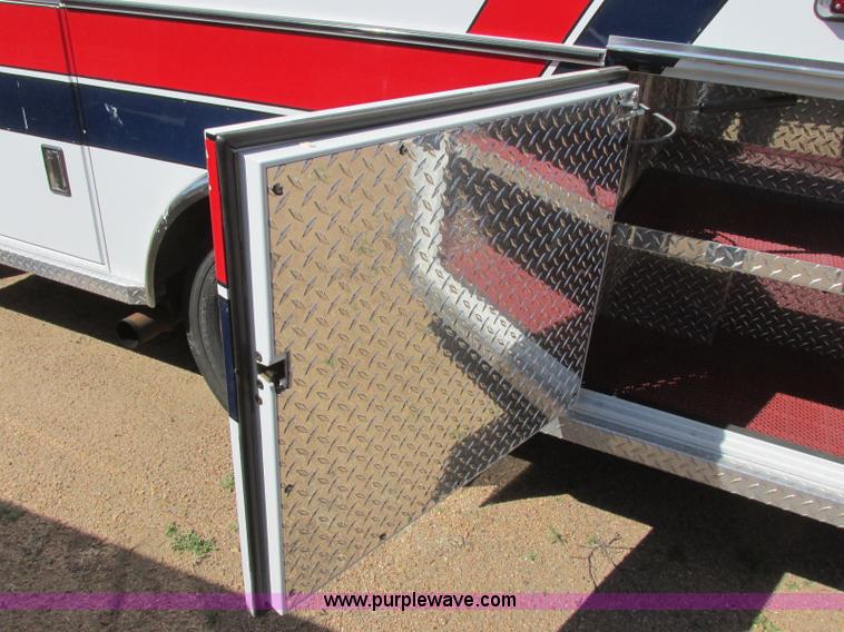 image for item J6690 2003 Ford F450 Super Duty ambulance